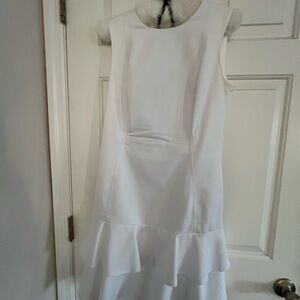 Sleeveless dress with ruffles